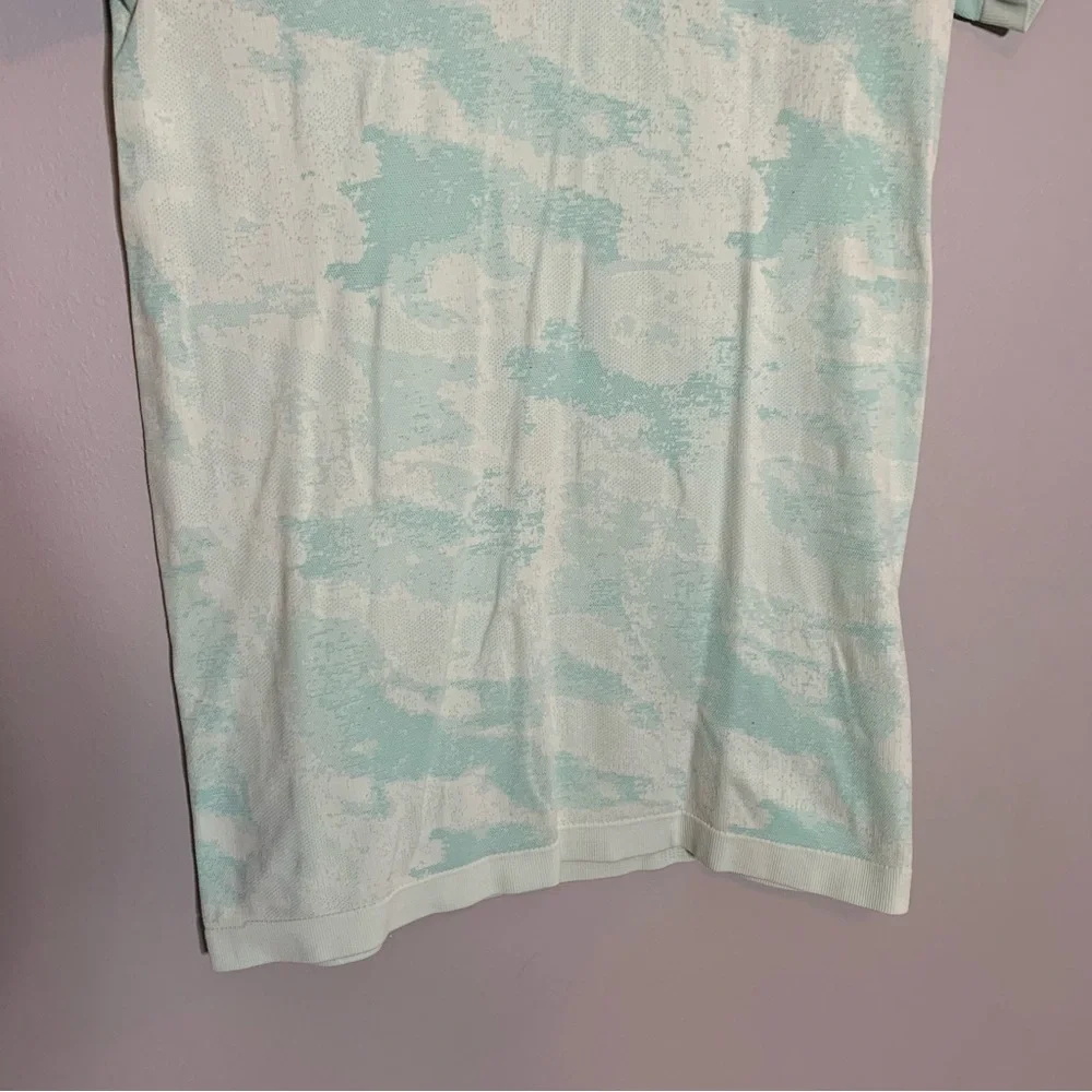 Athleta‎ Momentum Camo Tee Mint Green Seamless Short Sleeve Workout Shirt Small